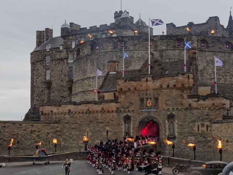 The massed pipes and drums during the Royal Edinburgh Military Tattoo  preview evening at Edinburgh Castle Stock Photo - Alamy