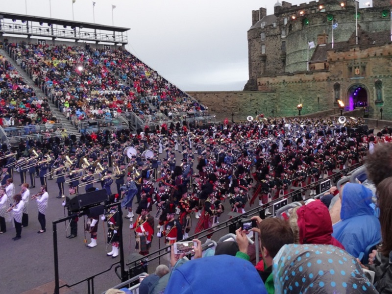 Edinburgh Military Tattoo 2022 - Performers leaving Edinburgh Castle -  YouTube