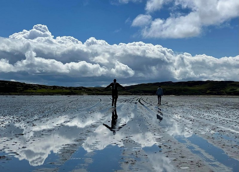 Walking across the "Strand" to Oronsay at low tide